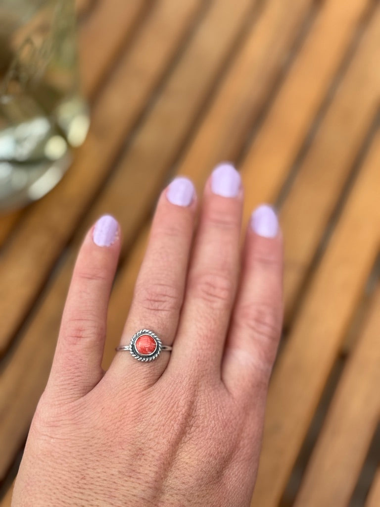 Dainty Spiny Oyster Ring - Size 7.25