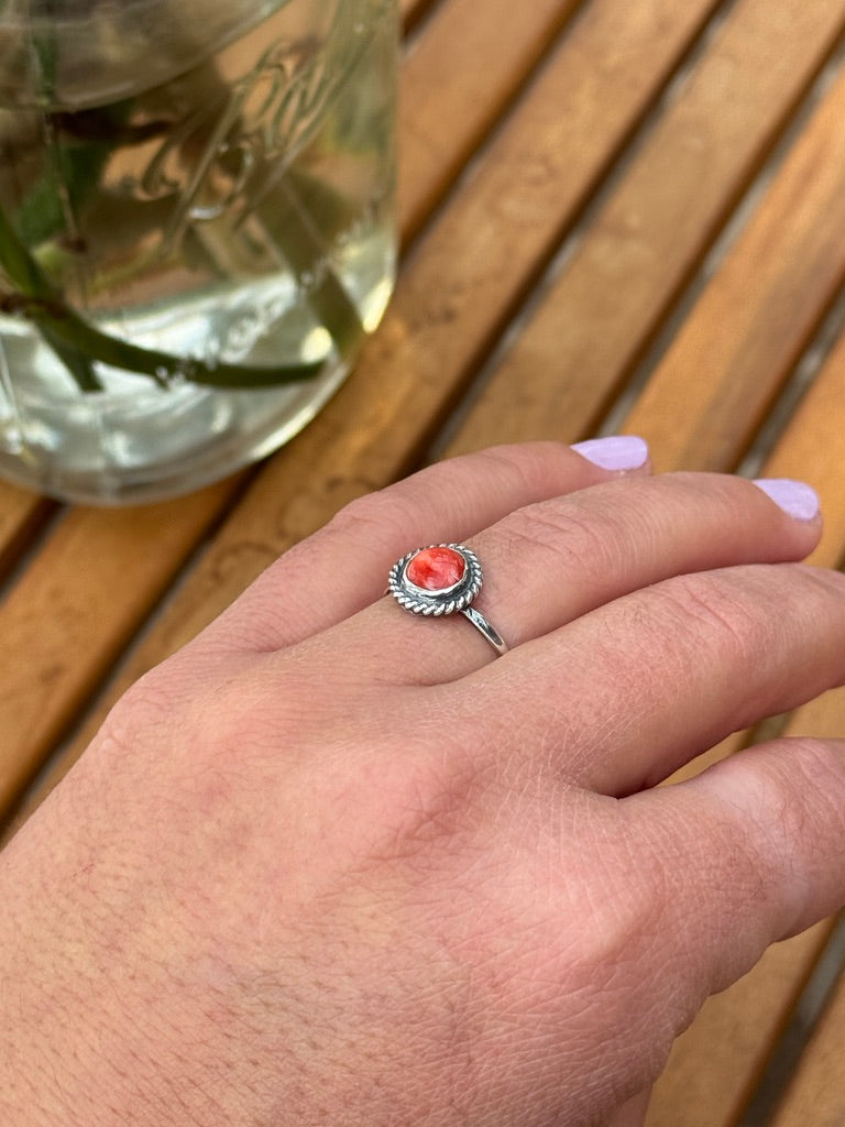 Dainty Spiny Oyster Ring - Size 7.25